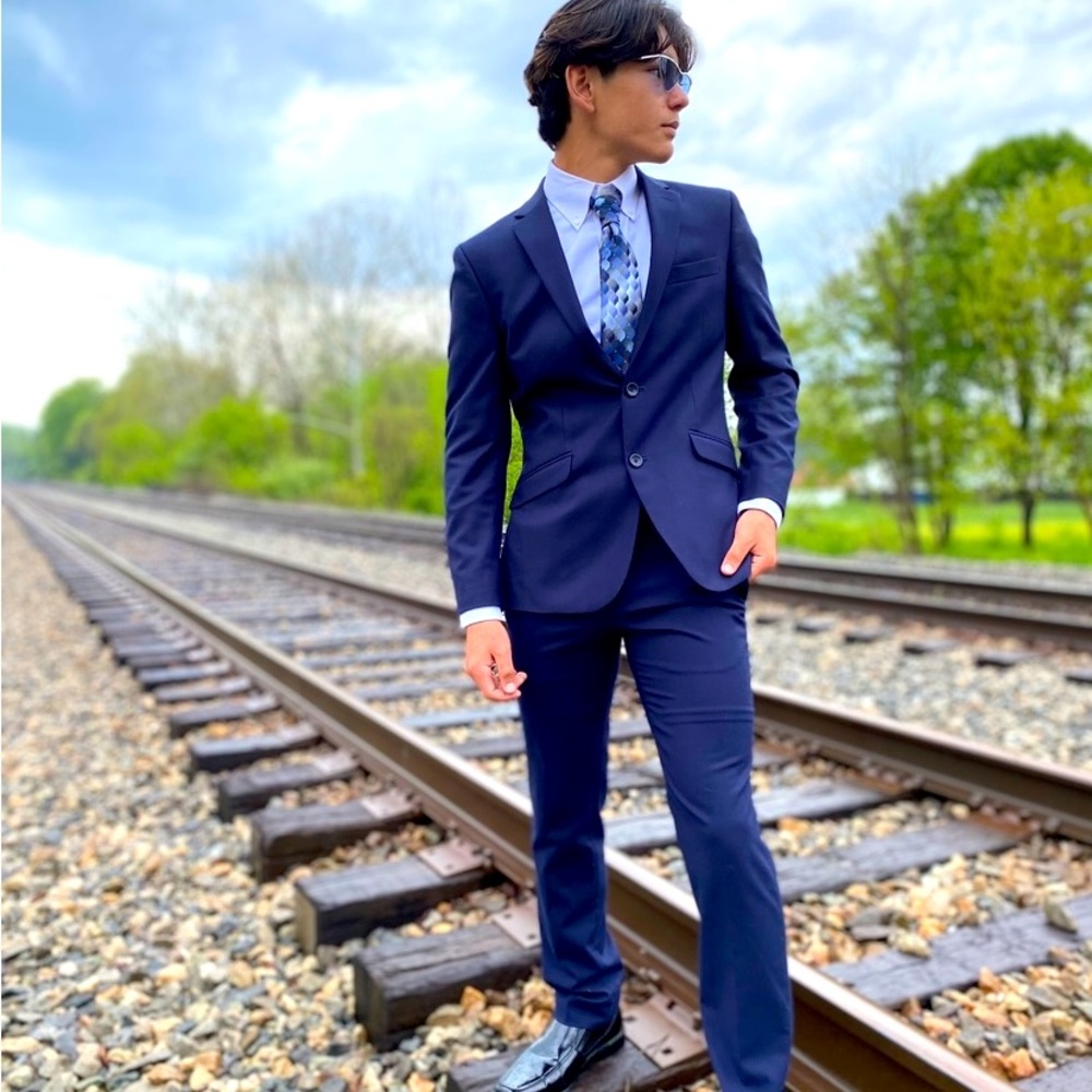 Kenneth Cole Reaction Suite - Slim Fit - Navy Blue